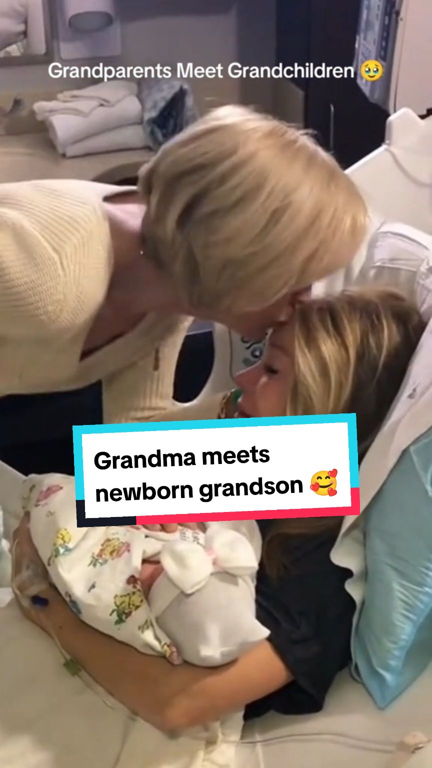 Grandparents meet their beloved grandchildren for the first time 😍❤️ #baby #babytok #babytiktok #babylove #babymama #babiesoftiktok #newborn #grandparents #grandma #grandpa #Love #bonding #heartwarming #tearsofjoy #hearttouching #wholesome #emotional #fyp 