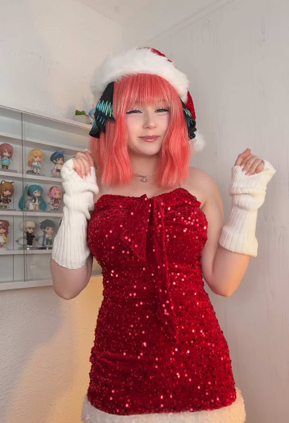 what are you doing for christmas? 🥳 #ninonakanocosplay #thequintessentialquintuplets #ninonakano #cosplay 