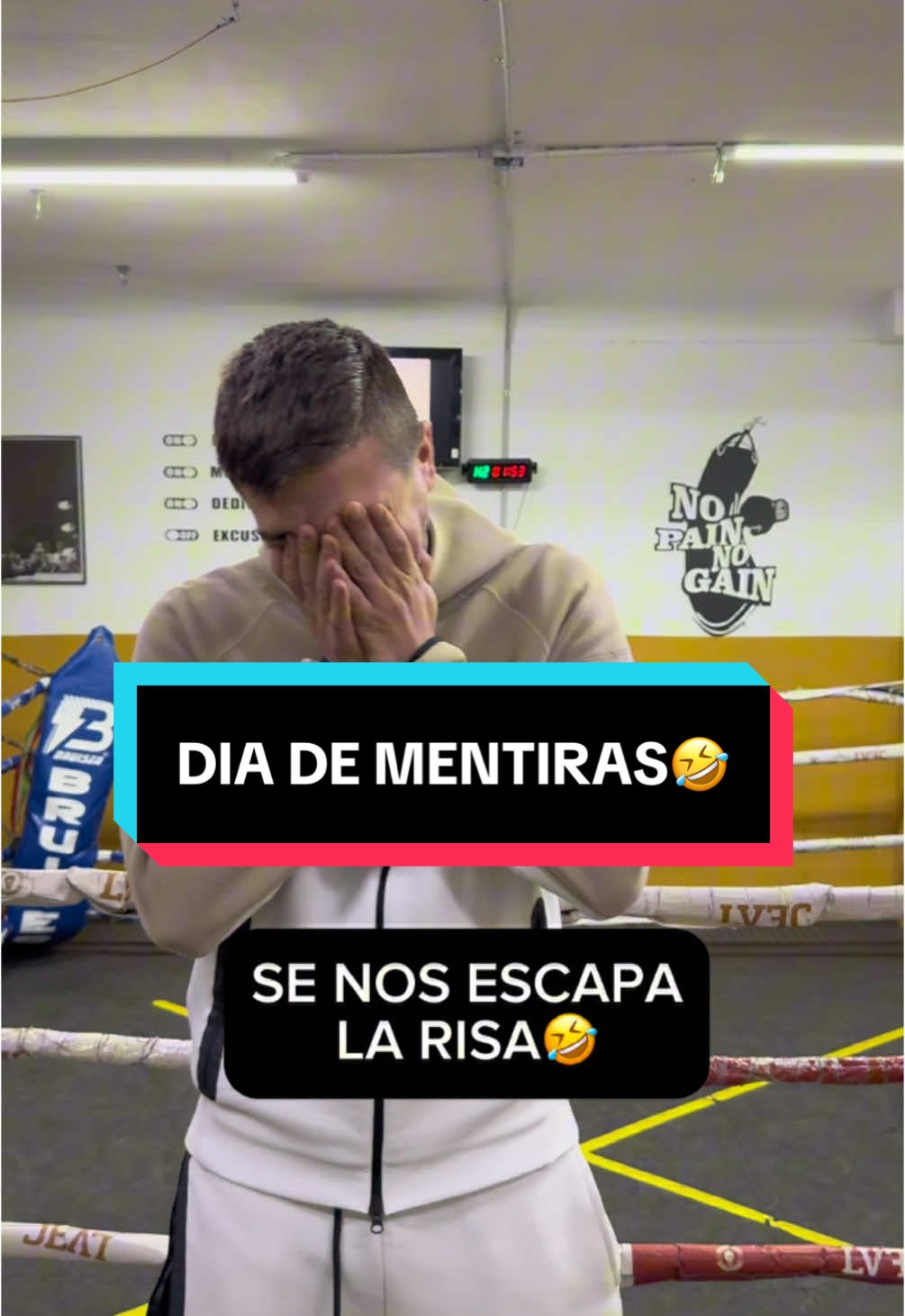 MIENTO DELANTE DE MI ALUMNO PARA VER SU REACCIÓN 🥊🤣#boxeo #humor #reaccion #mentiras #viral #risas #mma #fyp 