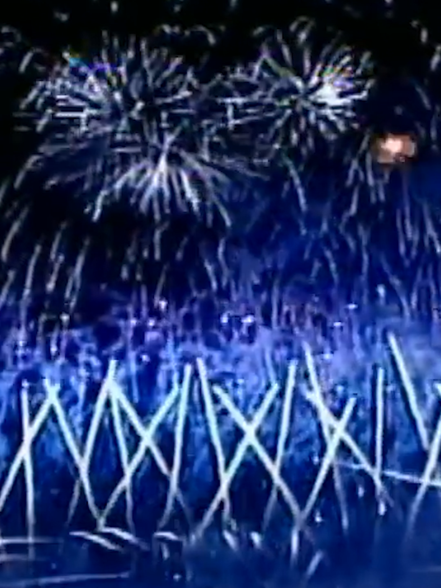 Take a look at how we're celebrating tonight, and watch how fireworks are made! 🎇🎆 #HowItsMade #newyears #firework #behindthescenes