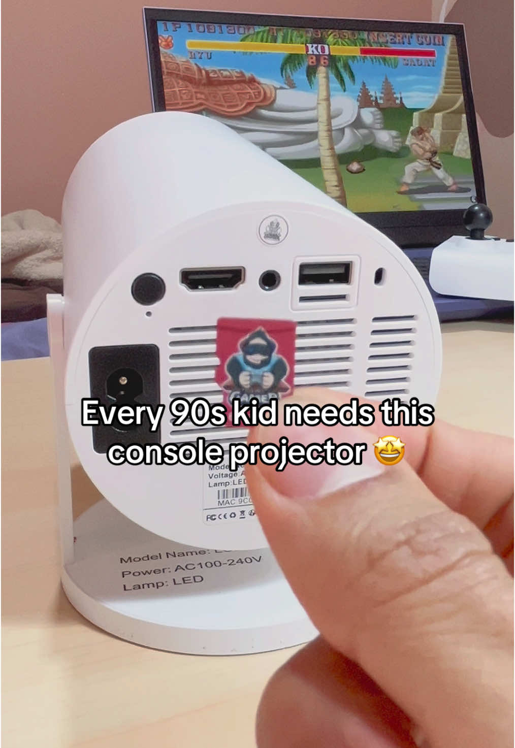 This video game projector has 10,000+ 90s retro games 🕹️👾 Every 90s kids dream 🤩 #retrogaming #retroconsole #retrogames #projector #miniprojector #consoleprojector #gameconsole