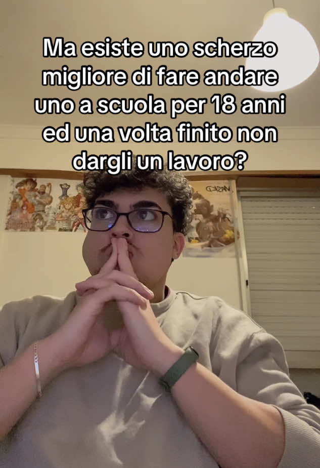 Alla fine è ben organizzato se tutti continuano a cascarci #memesita #scuola 