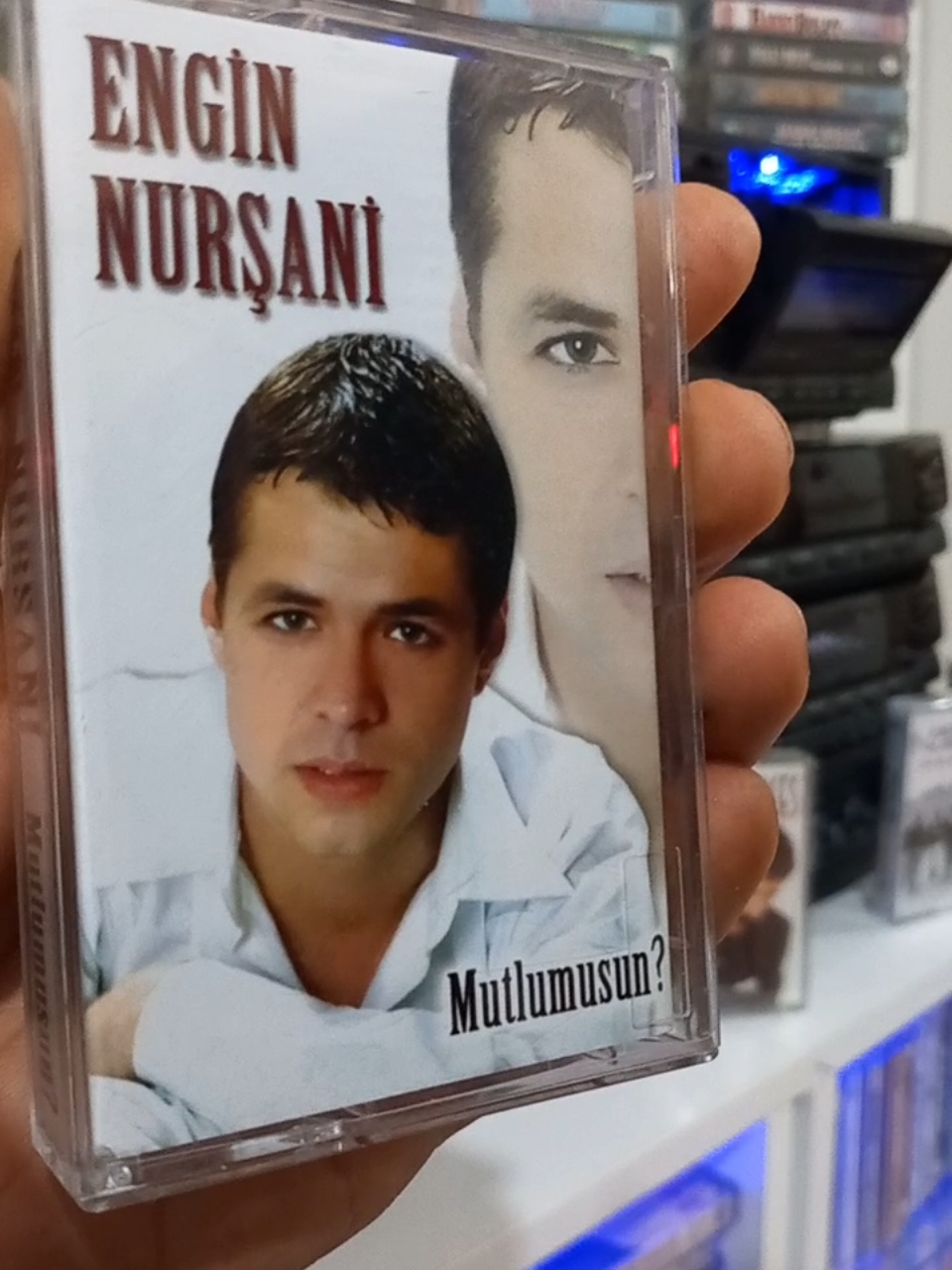 👑 ENGİN NURŞANİ 👑  MUTLUMUSUN  DE,KA MÜZİK YAPIM 2004  #enginnurşani #enginnurşani😥 #nurşani #keşfet #keşfetteyizzz #takip #nostalji #müzik #türküler #türkülerimiz #türkü #canlar #alevigenclik #merzifon #amasya #desteklerinizibekliyorum #takip #öne #öneçıkar #eski_kaset 