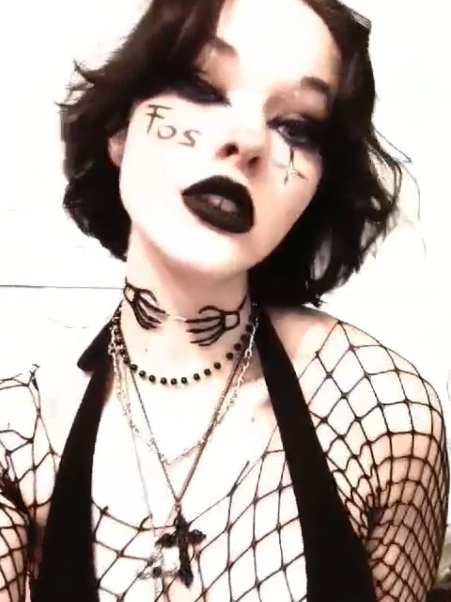 Tyy to @alex <3 for this awesome Clip  #fos #fosgirl #alternative #alternativegirl #grungeaesthetic #alternativemodel #grunge #goth #emo #model #modeling #piercing #tattoo #inked #platforms #demoniaboots #boots #shooting #OOTD #instagirl #alternativegirl #emogirl #makeup #alt #altfashion #alternativestyle #girlswithpiercings #girlswithtattoos #scenegirl #grungegirl 