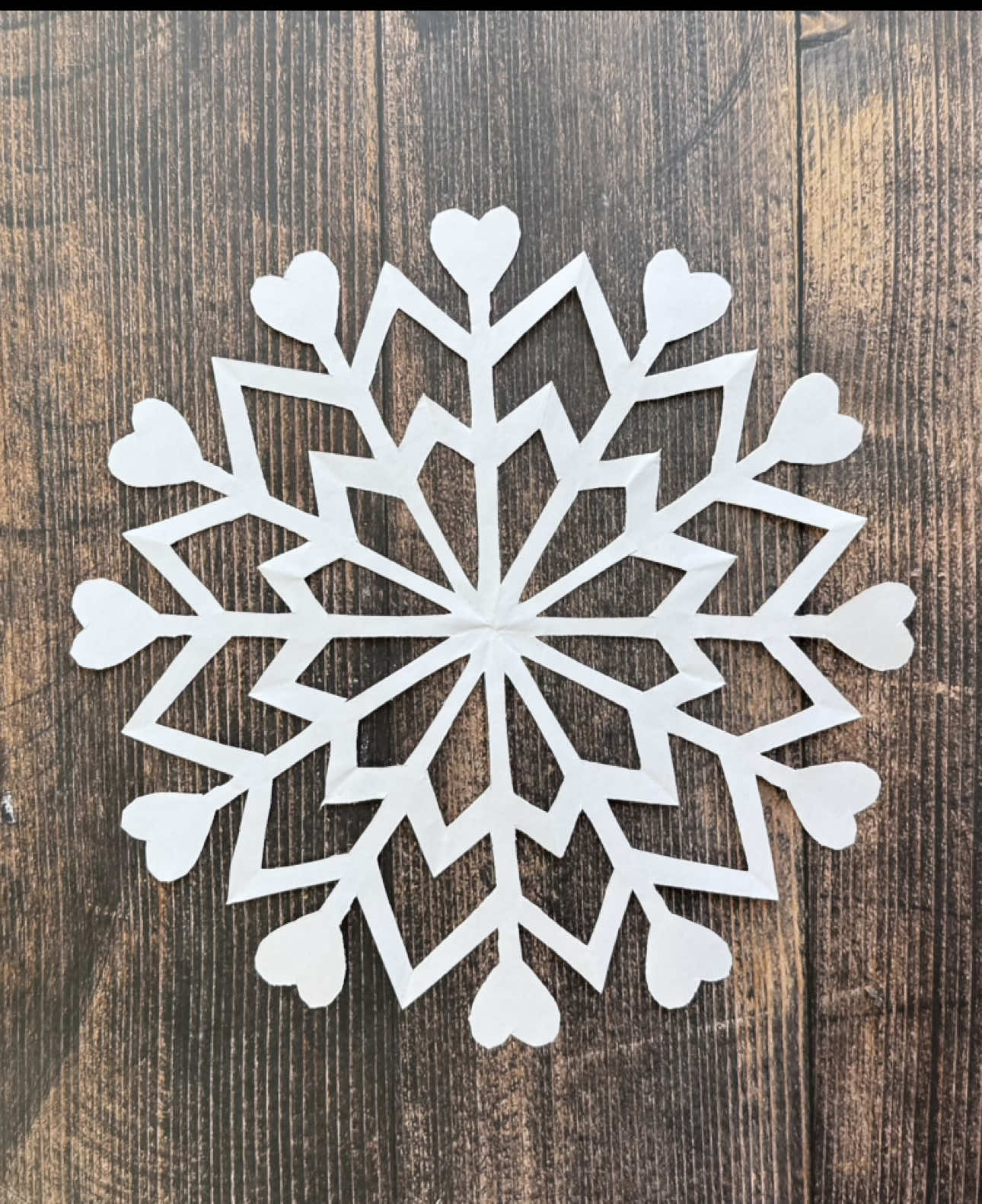 Easy beautiful snowflake out of paper❄️ #DIY #christmas #howtomake #snowflakes #papersnowflakes #craft 