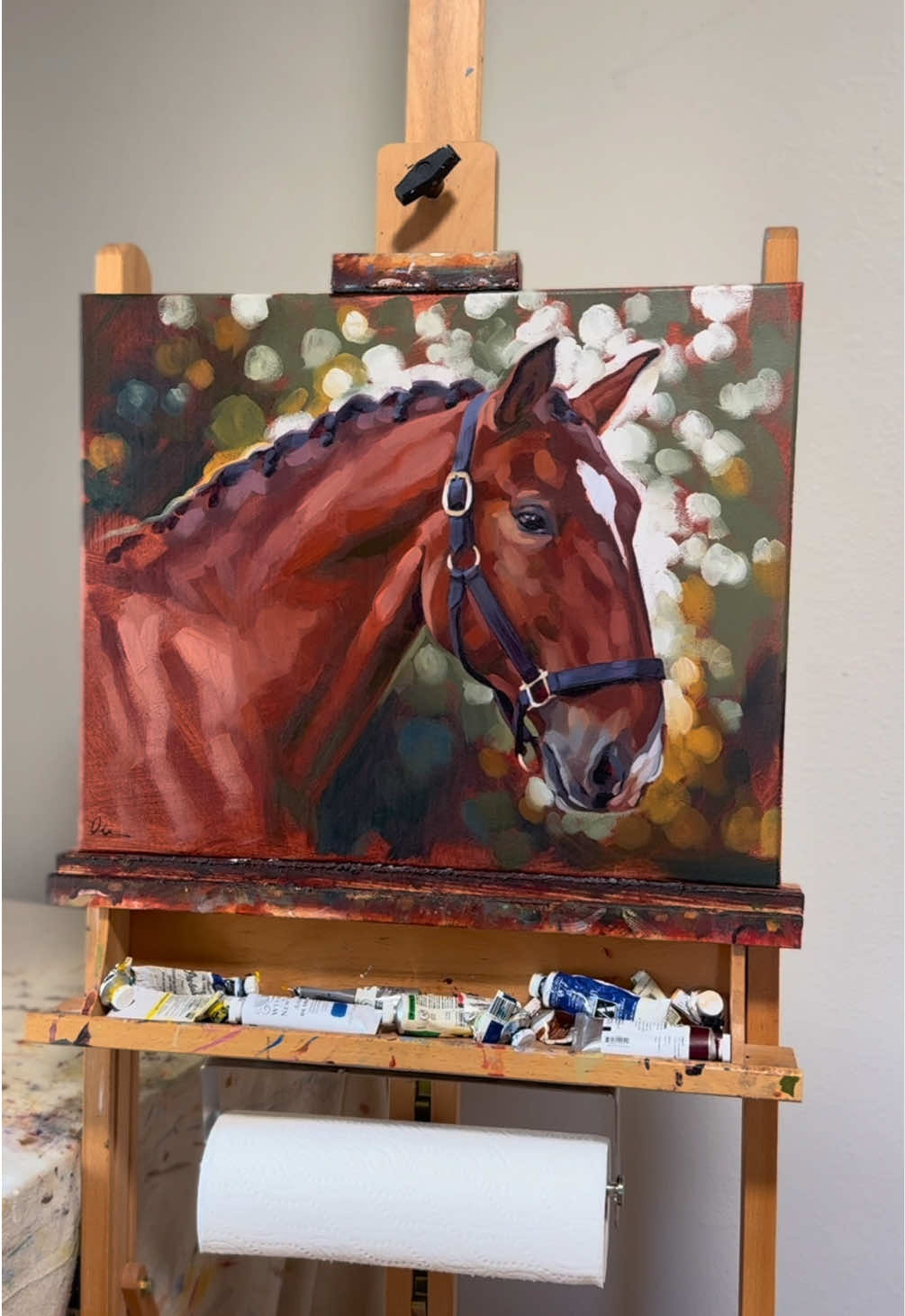 The making of my latest portrait. 😌🎨 Large brushstrokes and a simple background are my favorite way to really bring the focus onto the horse’s face. ❤️  #westernart #horses #horseart #horsepaintings #coloradoartist #westernpaintings #petportrait #lusitano #andalusian #oilpainting 