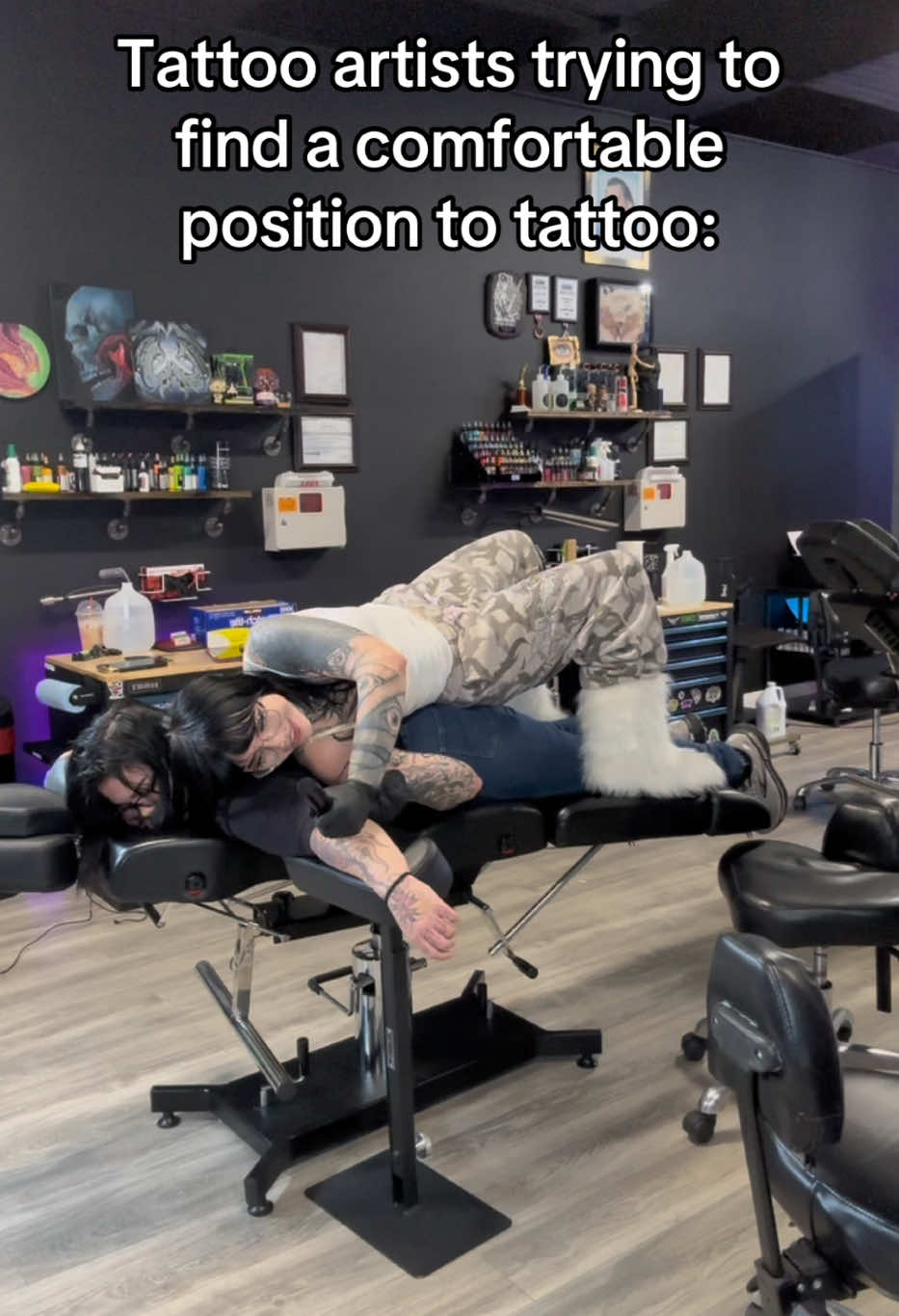 Our backs are NOT okay😭 #fyp #tattoos #apprentice #tattootiktok #art #artistsoftiktok #tattoo #meme #tattooartistsoftiktok 