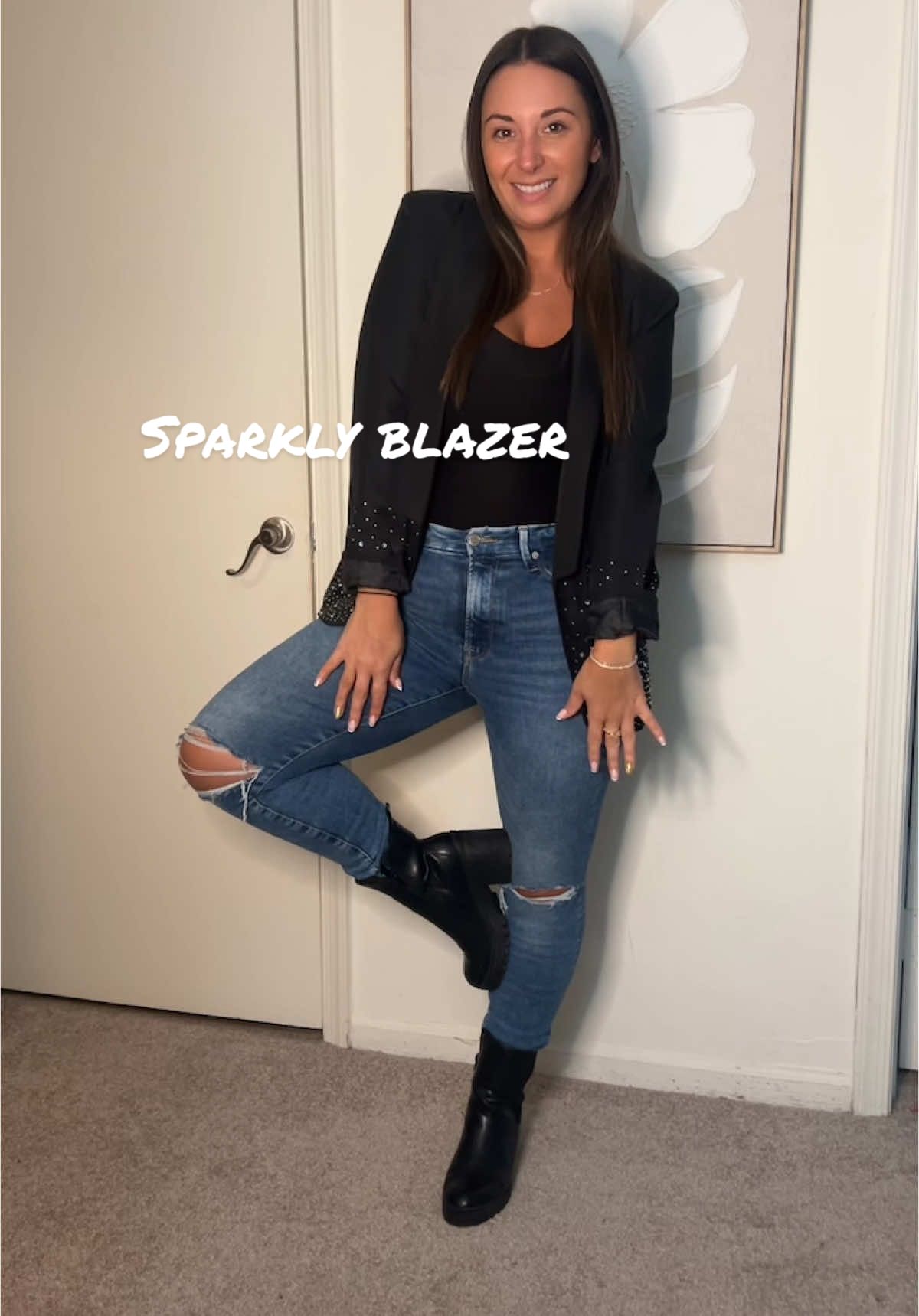 Loving this sparkly little blazer! #tiktokshopfinds #tiktokshopholidayhaul #fashionlookbook #tiktokshopyearendsale #yearendsale #winterfashion #outfitinspo #newyearnewaura #creatorsearchinsights 