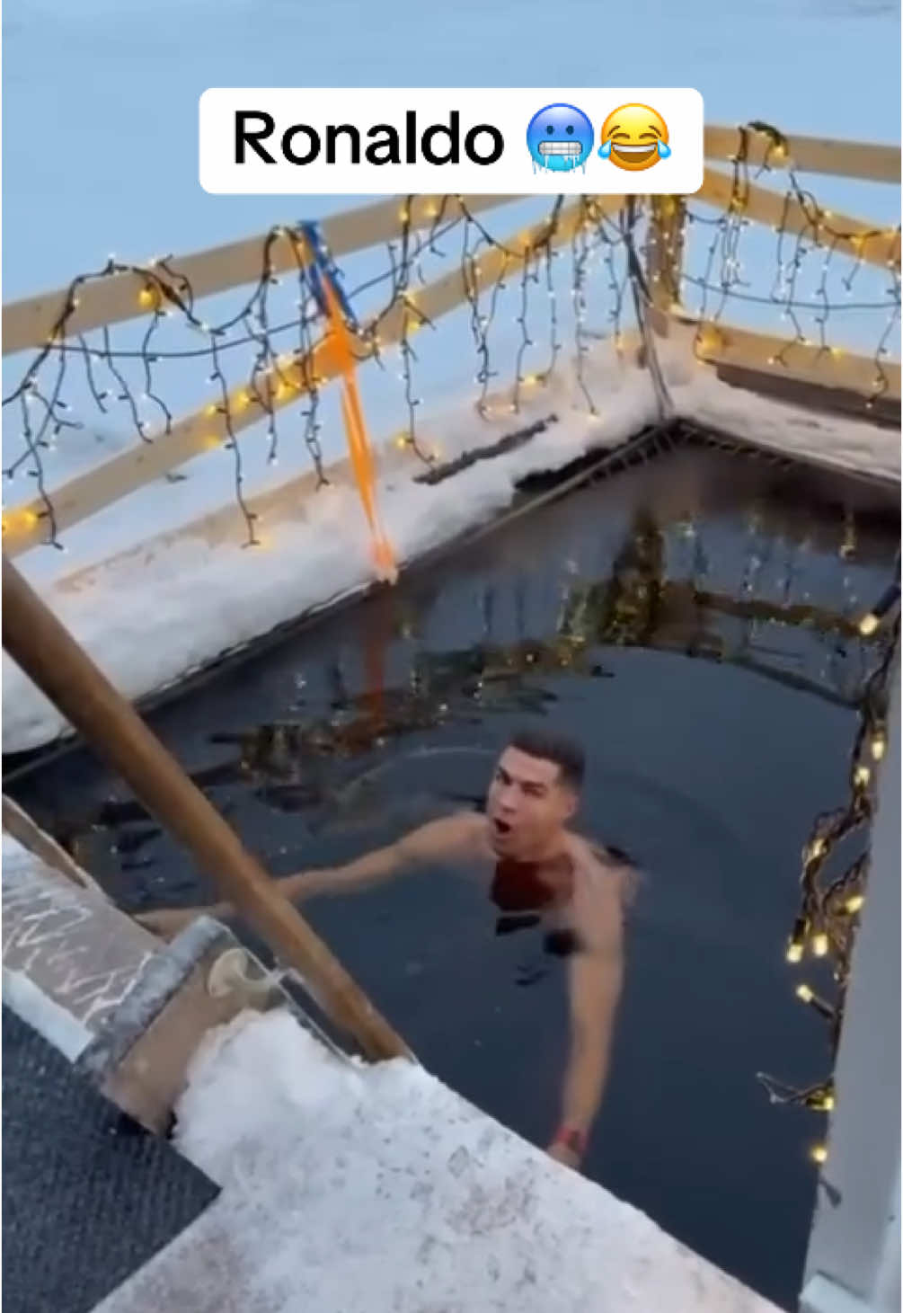 Ronaldo spending his Christmas in the cold 🥶😂 #cristianoronaldo #cristiano #goat #legend #ronaldo #snow #christmas #vacation #xmas #snowing #footballtiktok #futbol #futebol #santa #Soccer #soccertiktok #trending #fyp 