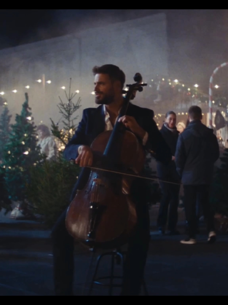 Have a wonderful Christmas Eve with your loved ones and tonight is the perfect night to watch my full Christmas movie!!!🍿🎻🎄on #youtube #hausercello #hausermusic #christmas #christmasmovie #christmaseve 