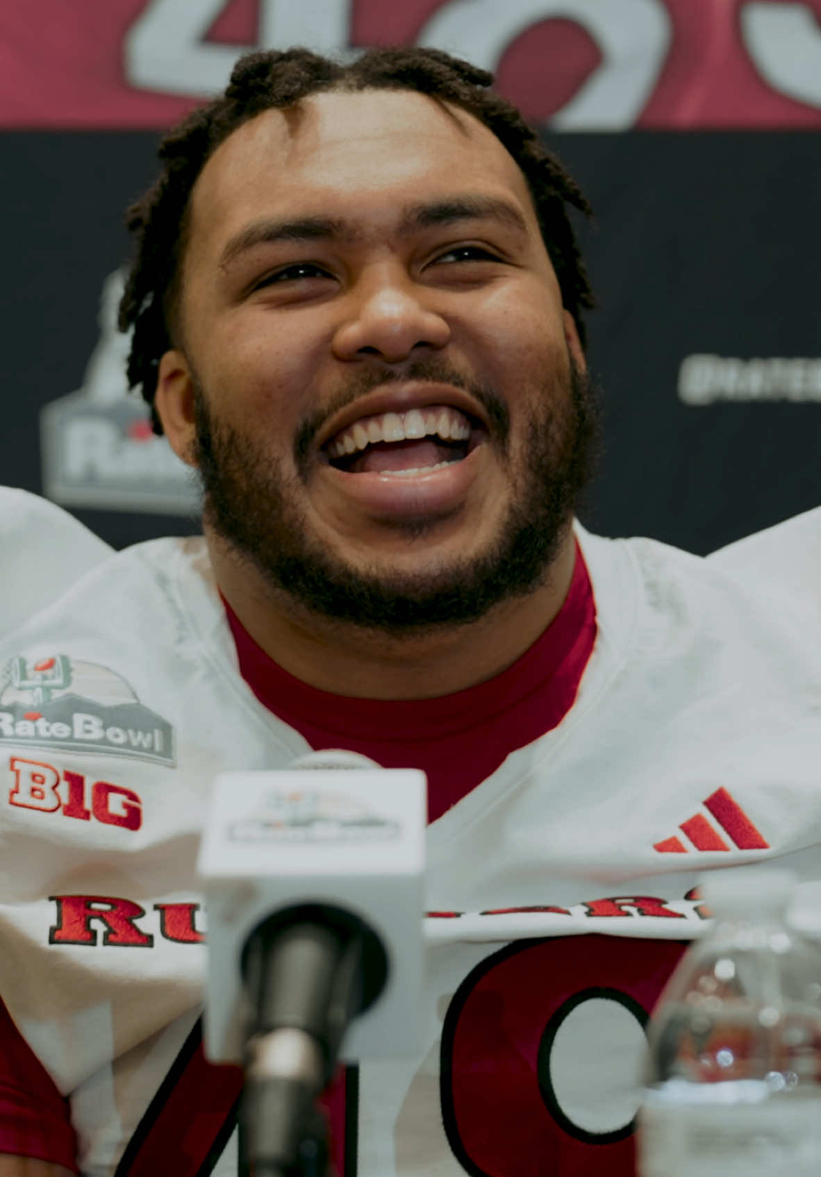 Asking those hard-hitting questions at #RateBowl Media Day. 🎤🏈😂 @Rutgers Football @Bowl Season 