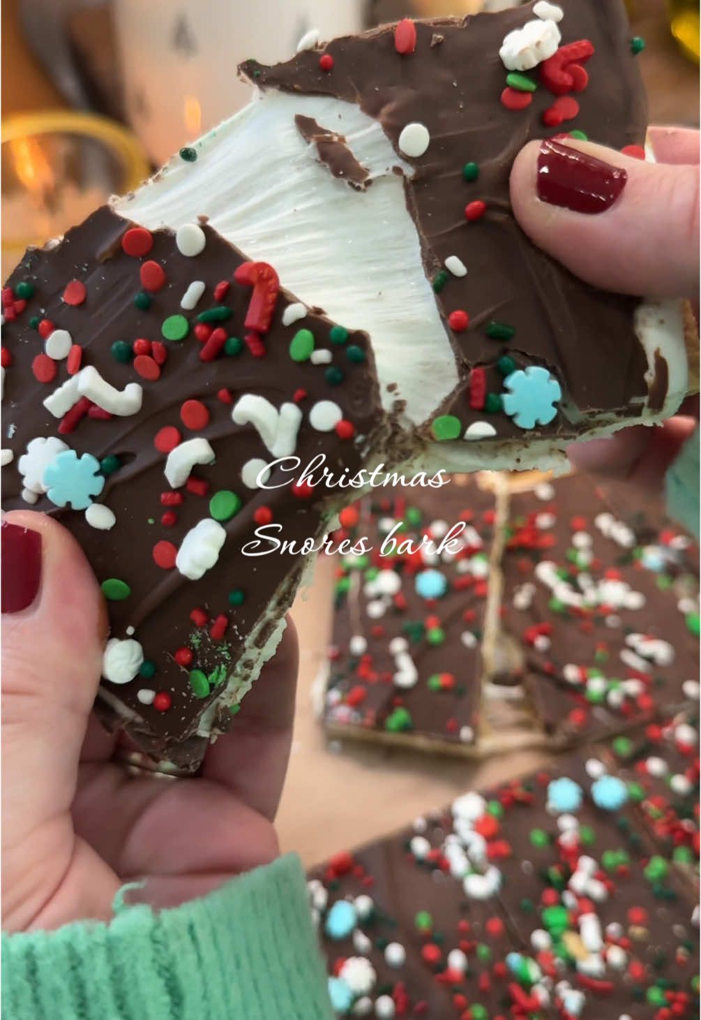 Christmas s’mores bark  🍫🎄🎅 ##christmasbaking##christmas##christmascountdown##christmastreats##cozyathome##cozylittlechristmas##asmr##aesthetic