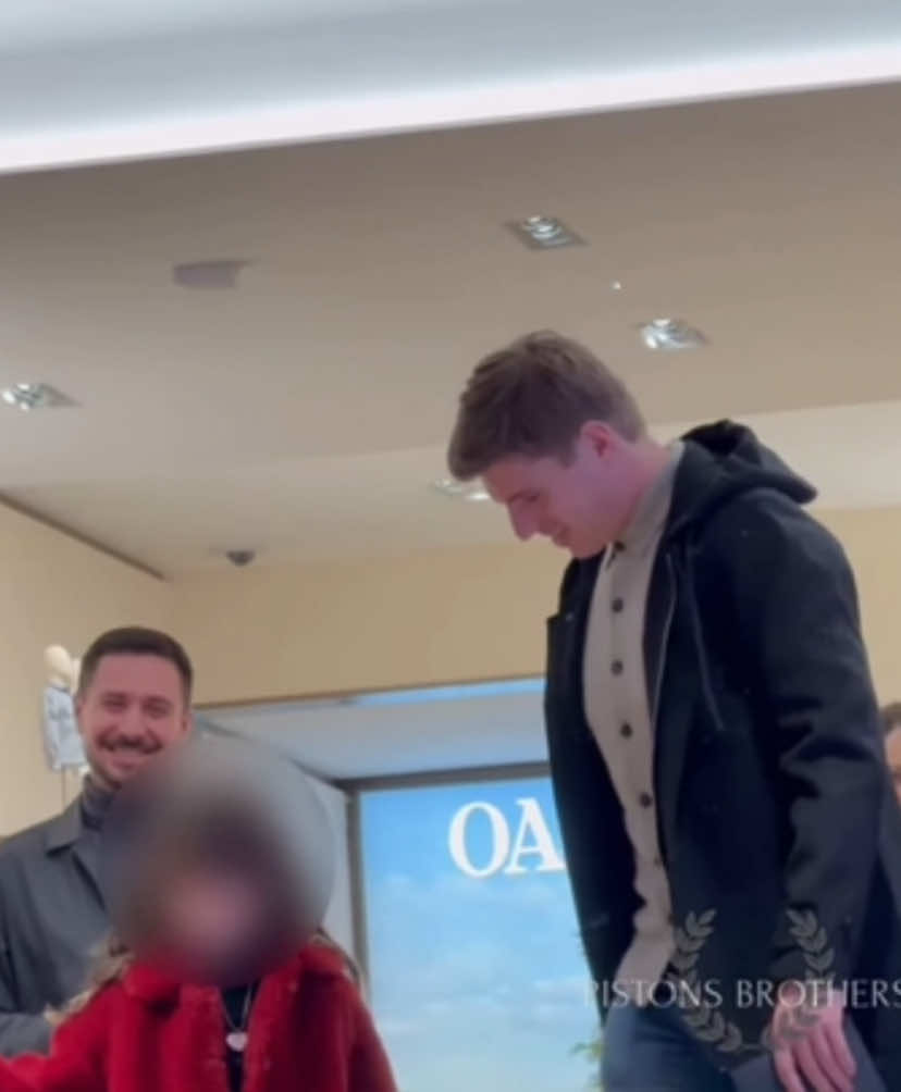 Max shopping with P ❤️ #maxverstappen #maxverstappen33 #maxverstappen1 #kellypiquet #penelopepiquet #fy #fyp #fypageシ #formula1 #f1 #f1tiktok #redbullracing #maxandP 