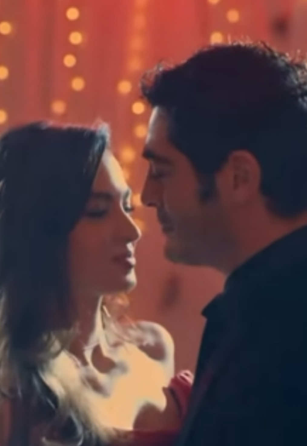 اشكر ثريا صدق😭😭#birgecemasalı #suburcuyazgıcoşkun #burakdeniz #fyp #foryou 