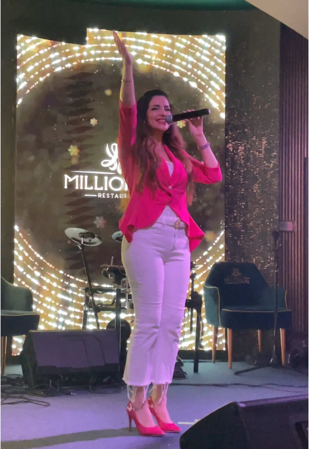 #بيرلا_للترفيه #تفنن @الفنانة لجين🦋 #راشد_الماجد #فراشة_المسرح #خليجي #السعودية #سوريا #دبي #جدة #اكسبلوررر #مشاهير_تيك_توك #موسم_الرياض2023 #fyp #foryourpage #pearla 