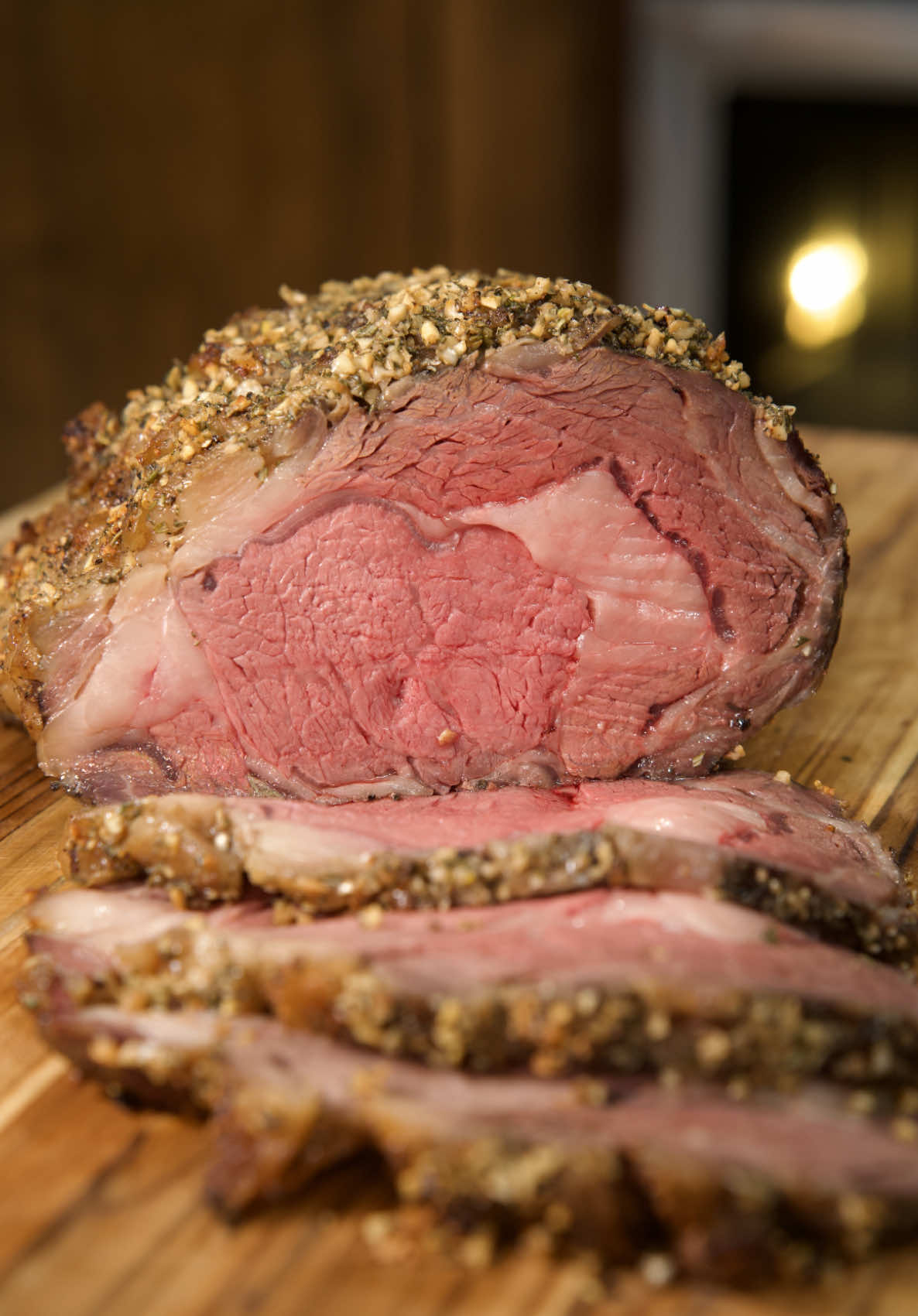 Perfect Prime Rib (2024) USDA Prime Rib (7.5lb) 2 Tbsp + 2 Tsp Coarse Salt 2 Tbsp Whole Dehydrated Onion 1 1/2 Tbsp Whole Dehydrated Garlic 1 Tbsp Coarse Black Pepper 5 Sprigs Thyme 3 Sprigs Rosemary Butter - 1 Stick Soften Butter (1/2cup) 6 Cloves Garlic 2 Sprigs Rosemary 2 Sprigs Thyme 1 Tbsp Worcestershire sauce ———- Creamy Horseradish Sauce: Ingredients: 1/2 cup sour cream 2 tbsp horseradish 1 tbsp mayonnaise 1 tsp Dijon mustard 1 tsp white vinegar 1 1/2 Tsp Chives  Salt and pepper to taste ———— 🔪Full Easy to follow along Recipes and details are all available on my website (Thatsavagekitchen.recipes) Linked in Bio 🔪  ————- #fyp #thatsavagekitchen #cooking #primeribroast #primerib #primeribrecipes #beef #ribeye #christmasdinner #cooking 