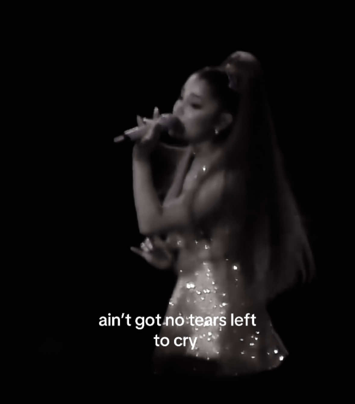 no tears left to cry #arianagrande #sweetener #notearslefttocry #sweetenerworldtour #swt #arianalive #ntltc #onelovemanchester 