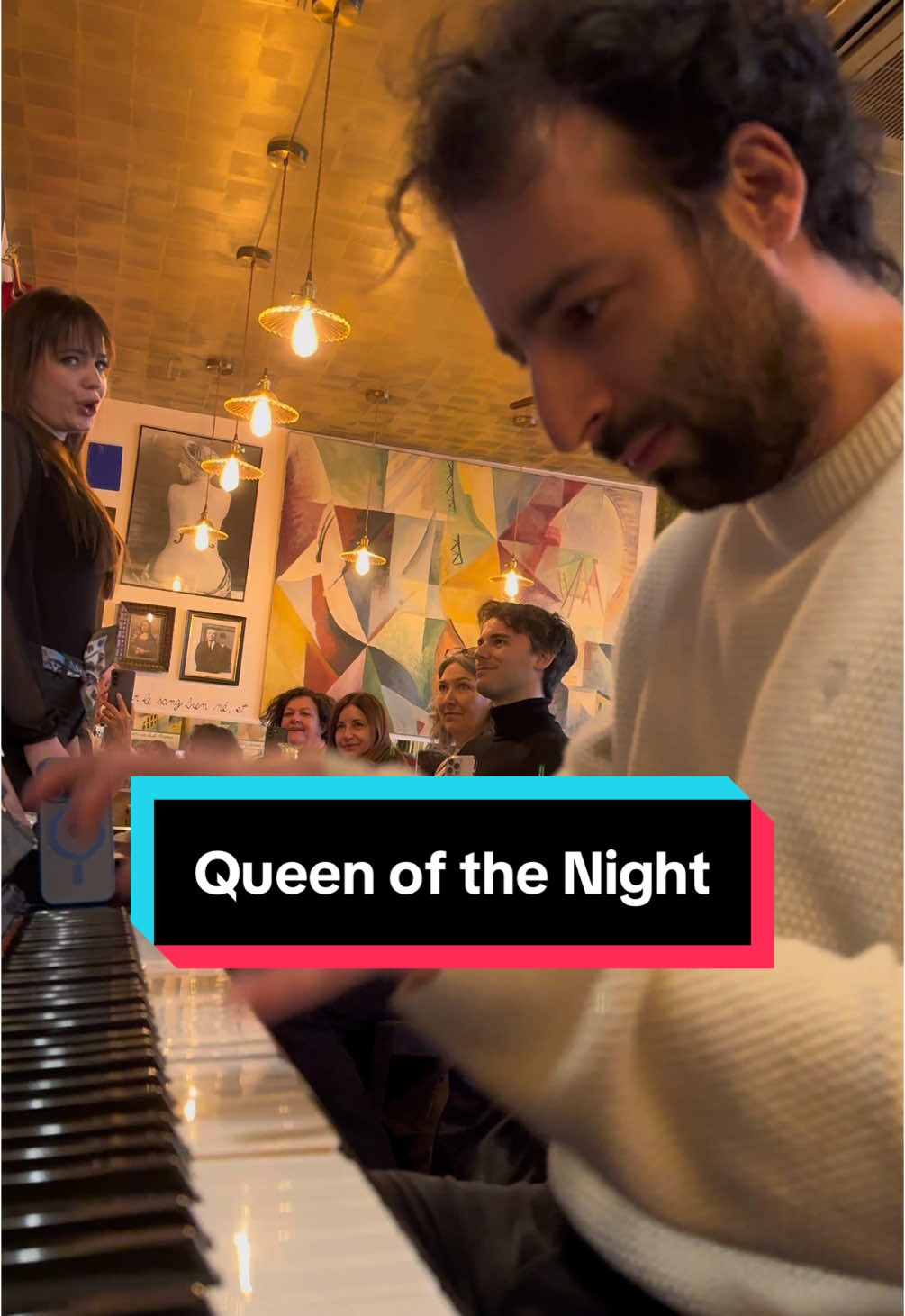 A famous Opera Singer sang QUEEN OF THE NIGHT with me in a restaurant in Paris! 😱😍 #queenofthenight #mozart #opera 