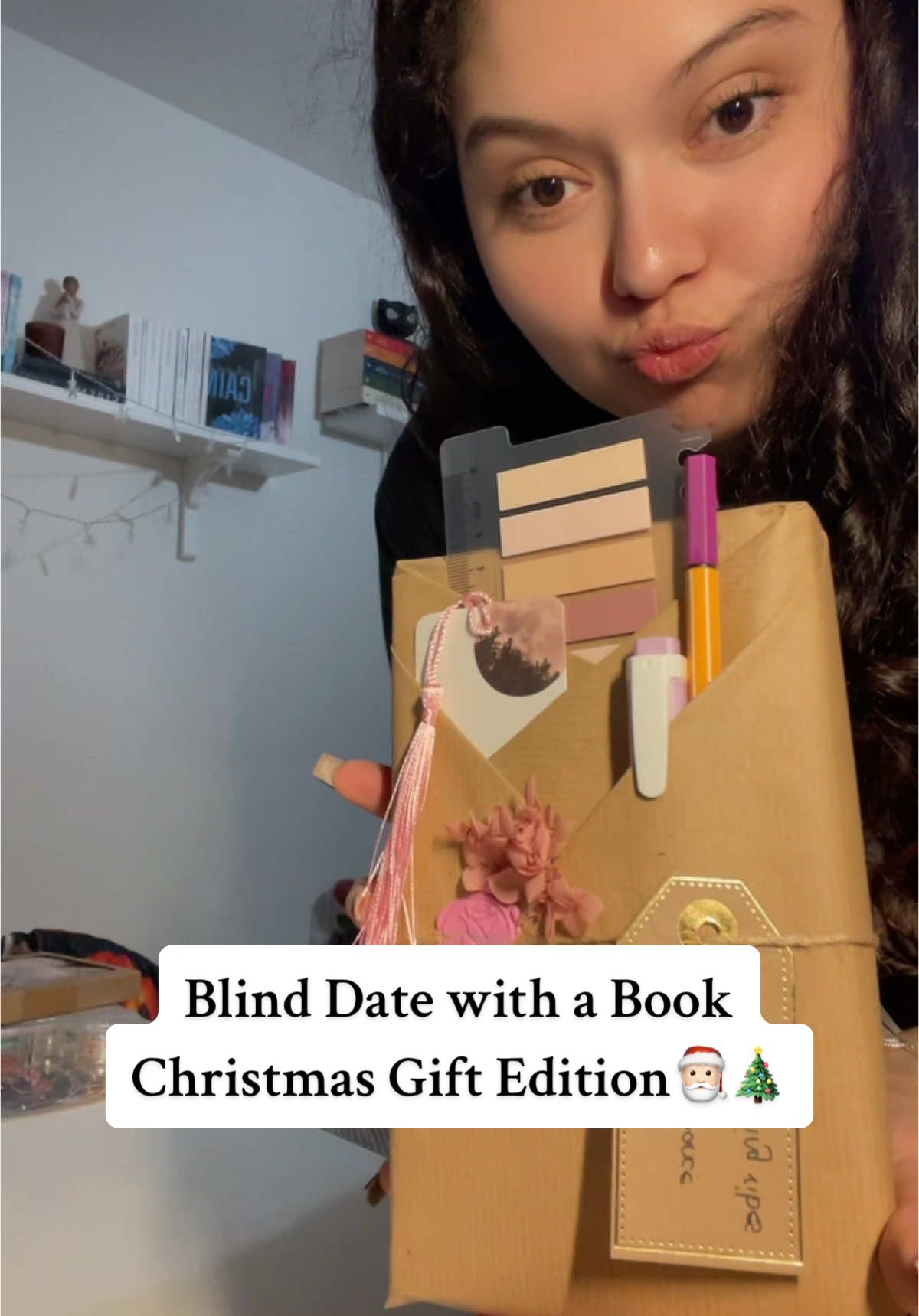 Book Blind Date with a Book | Christmas Gift Edition 🎅🏻🎄 | Part 2 Time to actually wrap the books! It tried my best filming it but it was the weirdes angle😅 What do you guys think so far? #blinddatewithabook #christmasgift #naliareads 