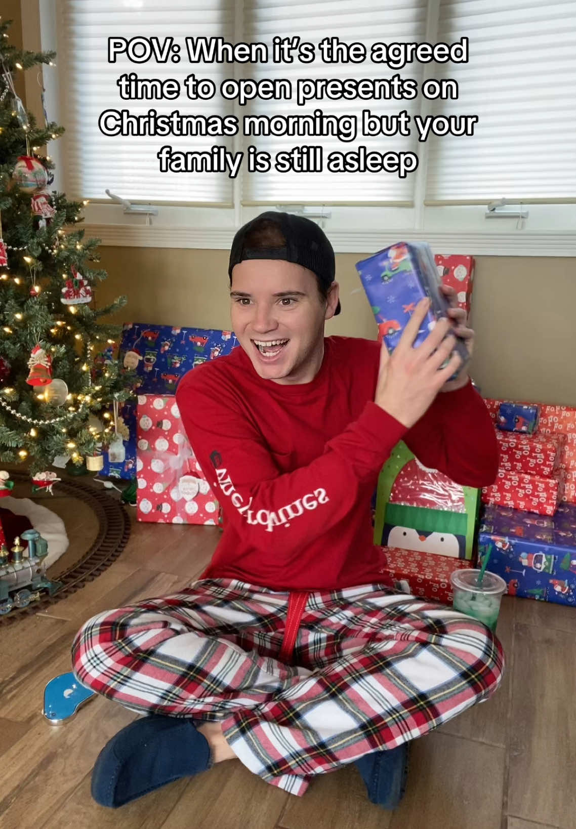 Like… it’s already 7am, wake up! #christmas #family #viral #relatable #foryou #fyp 