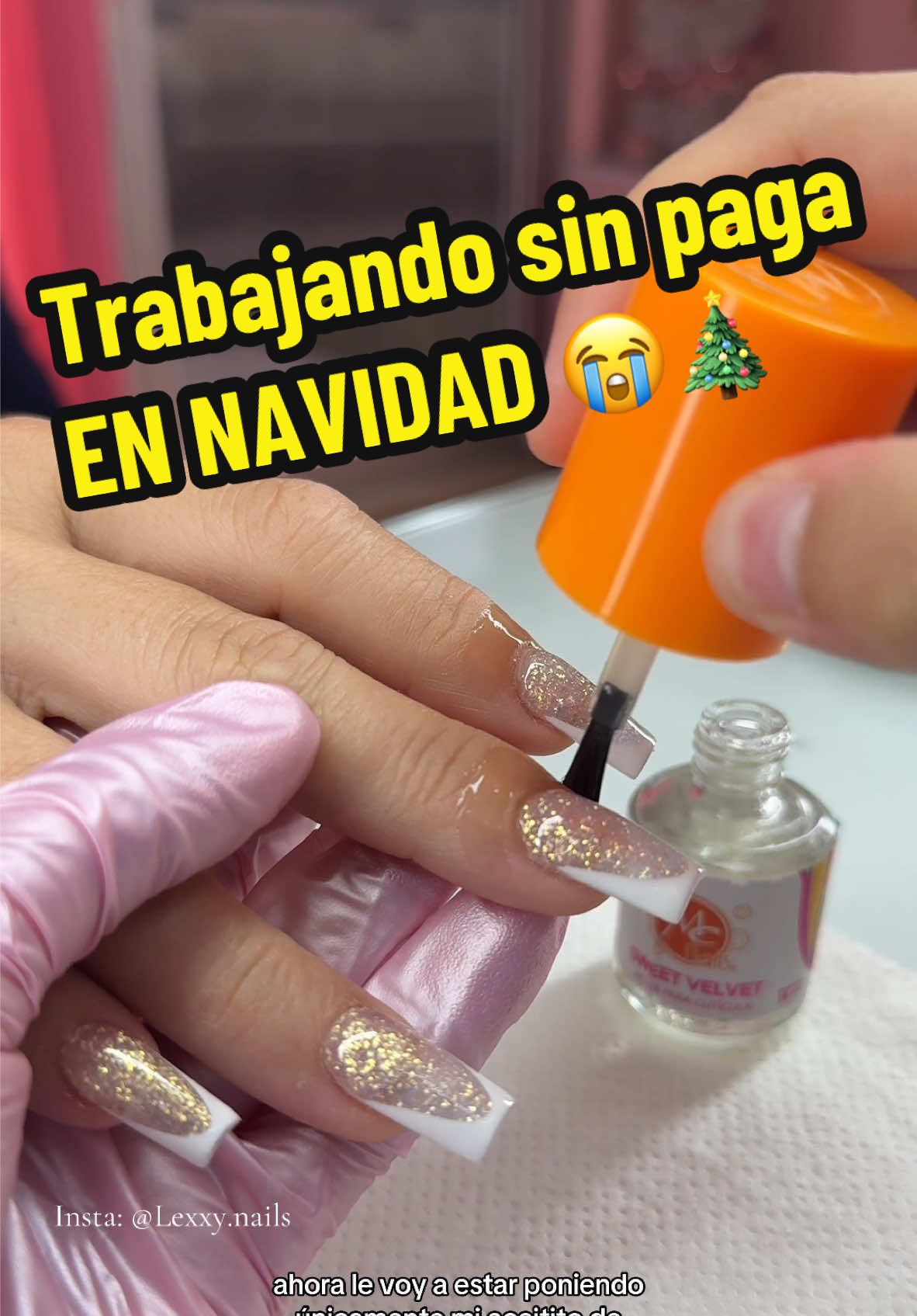 Trabajando sin paga en Navidad 🎄😭 Haciéndole las uñas a mi mami a la mera hora 😠 @MCNailsOficial #lexxynails #uñas #nails #mcnails 