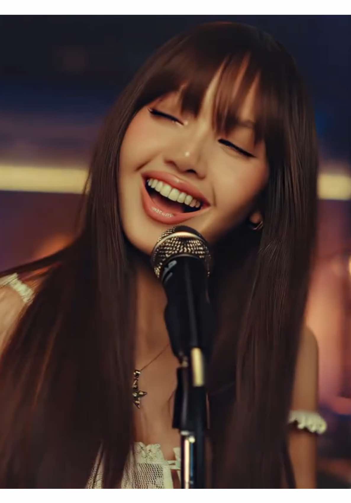 making hits for lisa is like a hobby #blackpink #lisa #kpop 