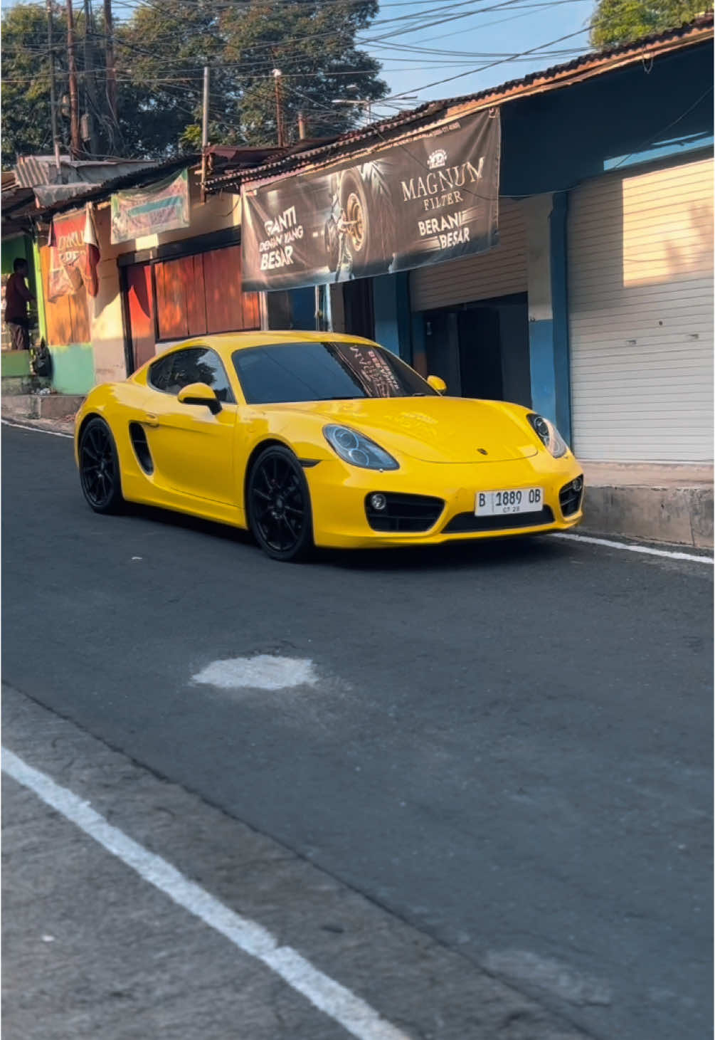 who loves yellow porsche ? #fypシ #sportcar #porsche #yellow 