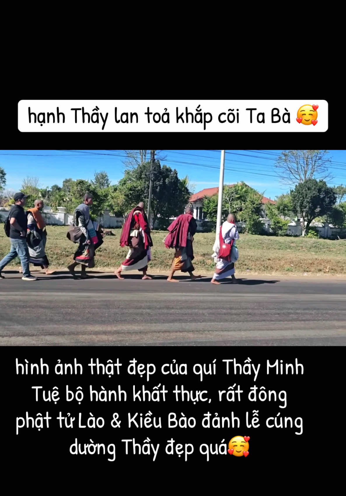 25/12 hình ảnh thật đẹp của quí Thầy Minh Tuệ bộ hành khất thực, rất đông phật tử Lào & Kiều Bào đảnh lễ cúng dường Thầy đẹp quá🥰#longkadaily #thayminhtuemoinhat #thichminhtue #suminhtue #minhtang #thayminhtue #minhtri 