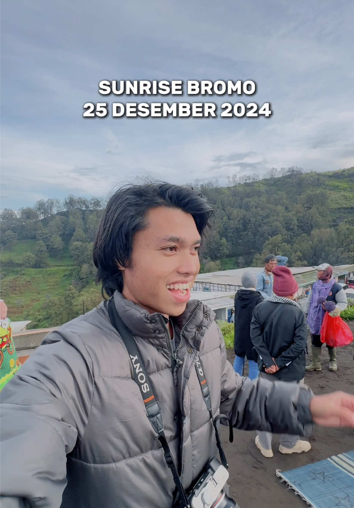 Cuaca di Bromo saat hari raya nataru! 🎄🎅🏼 Booking trip/dokumentasi ke Bromo atau tanya-tanya? Langsung klik link di bio ya! 🤩 #bromo #bromotenggersemeru #bromotrip #bromomountain #bromotour #privatetripbromo #ayokesitu 