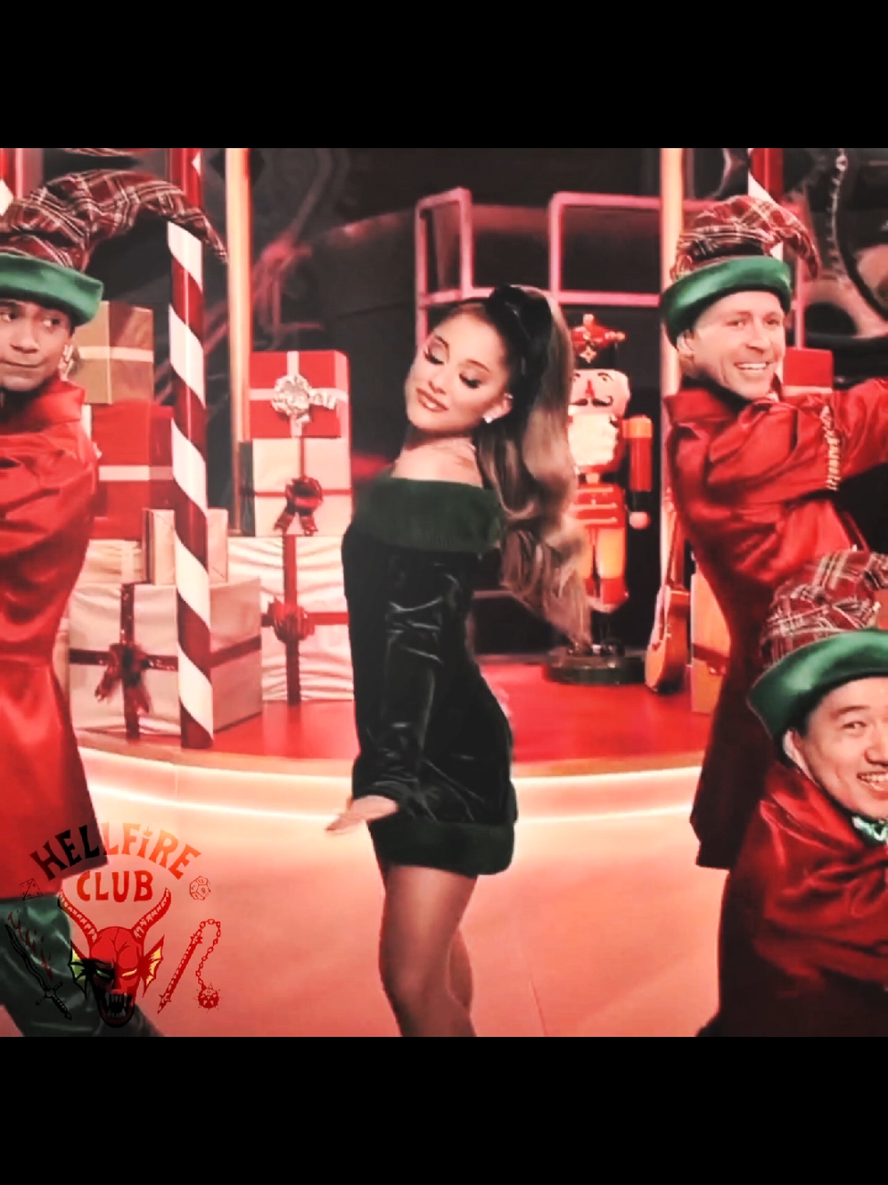 #ARIANAGRANDE || MERRY CHRISTMAS 🩶 for those who celebrate of course 🫶🎁🎄 did this like 5min ago but posting anywayys #arianagrande #arianagrandebutera #arianagrandeedit #arianagrandeedits #h3llf1r3club #h3llfir3club_ #edit #viral #edits 