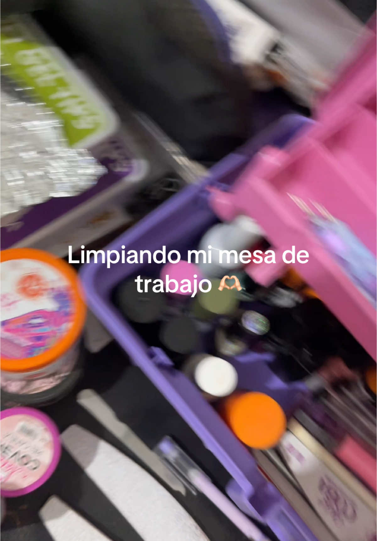 El detras de camaras de hacer uñas 😮‍💨  #creatorsearchinsights #uñas #detrasdecamaras #limpieza #stopmotion #uñasbonitas #manicurista #nails #mesadetrabajo #limpiando #bailes #BootcampUnTalFredo 