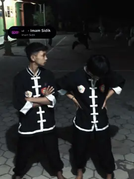 two wild monkeys🐒#capcut#ikspi_kerasakti1980#ponorogo24jam#ikspipusatmadiun🌹🐒#ks#4upage#silat @dapasudahsembuh🚀 #fotbar 
