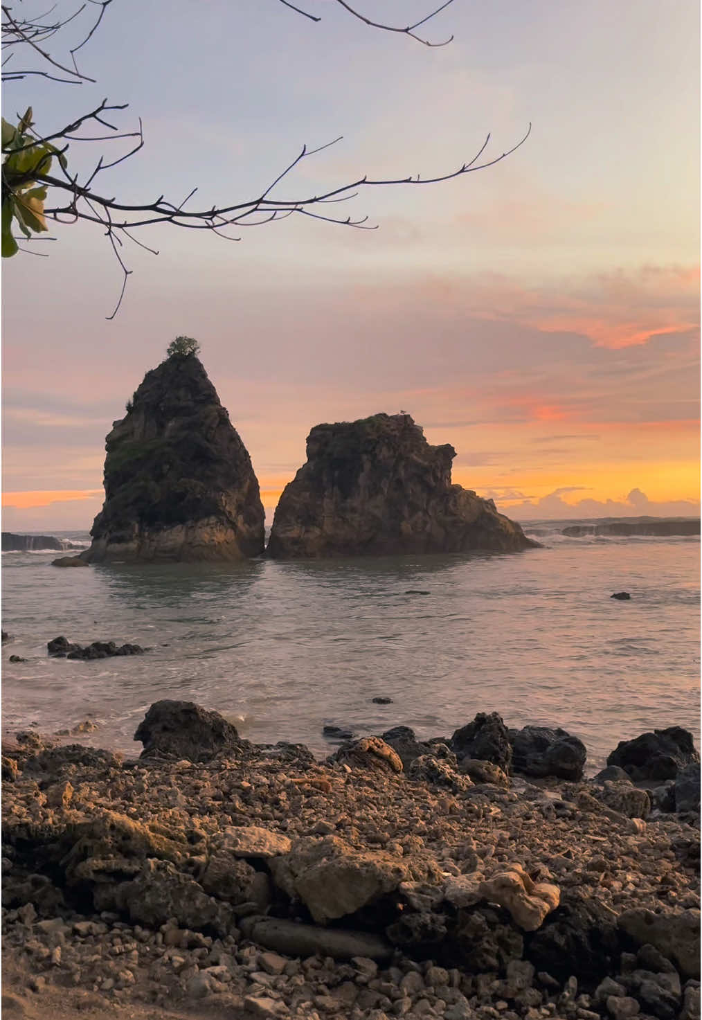 Jika waktu bisa di ulang, hal apa yang ingin kalian perbaiki? 📍Tanjung Layar,Sawarna Beach Informasi Destinasi Wisata Sawarna - Legon Pari - Pantai Ciantir - Tanjung layar - Goa langir - Karang bokor - Karang taraje - Karang bereum Reservasi Booking Penginapan/Homestay Admin WA : 083875739204 #bungamaaf #thelantis #🥀🥀🥀 #wonderfulindonesia #tanjunglayar #exploresawarna #pantaiciantirsawarna #pantailegonpari #karangtarajesawarna #sawarnabeach #pantaisawarna #sunsetvibes 