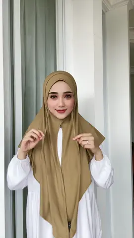 nihh aku kasih tutorialnya biar kalian ga bingung cara pakenya itu gmna, looknya juga bisa diatur sesuai kemauan kita yaa😍#hijabinstan #mahkotahijabstore #pashminalolly 