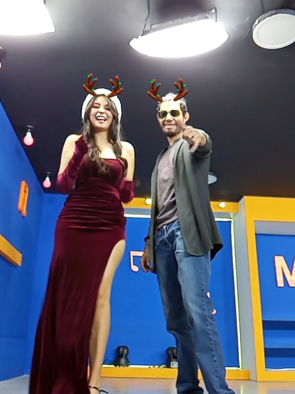 MusicosasTv les desea una feliz navidad! 🎄😎 #musicosastv #programatv #detrasdecamaras #navidad @Ada Faby Ureña @David Lacunza 