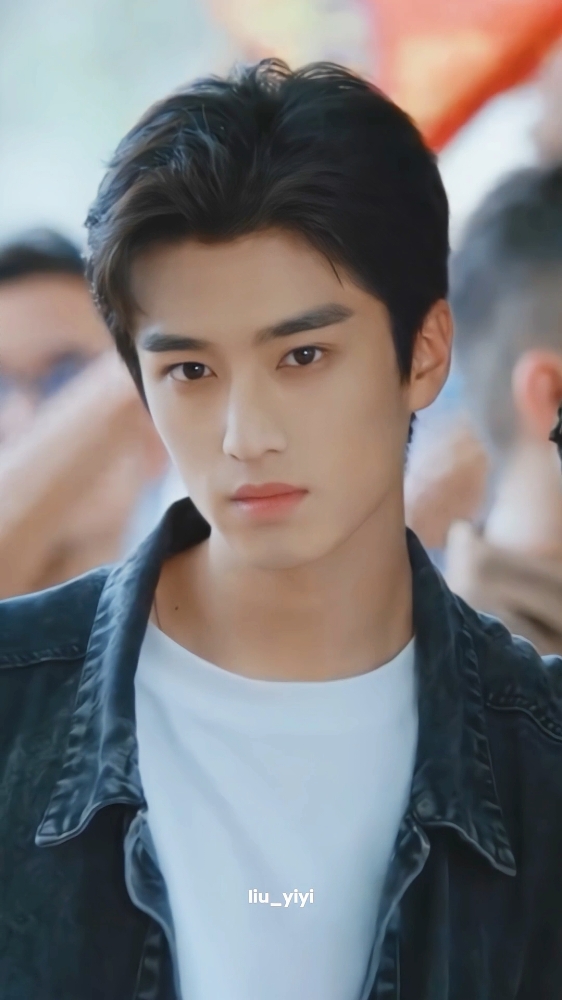 oy ini ganteng banget cowokku🫵😭 kangle bener bener auranya aur-auran banget di sini😵‍💫🫶 #thewayhome #thewayhomecdrama #guizhao #guizhaocdrama #zhangkangle #zhangkangle张康乐 #kangle #张康乐zhangkangle  #张康乐 #cdrama #drama #drachin #fyp #fypシ #xyzbca #aktor 