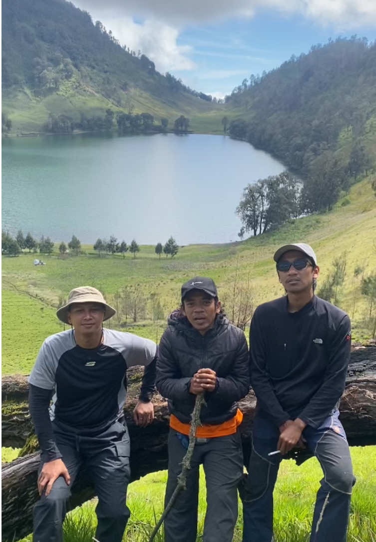 bakalan jadi tempat favorit nih nanti spot pohon menteri 🤣😭 #ranukumbolo #tanjakancinta #semeru 