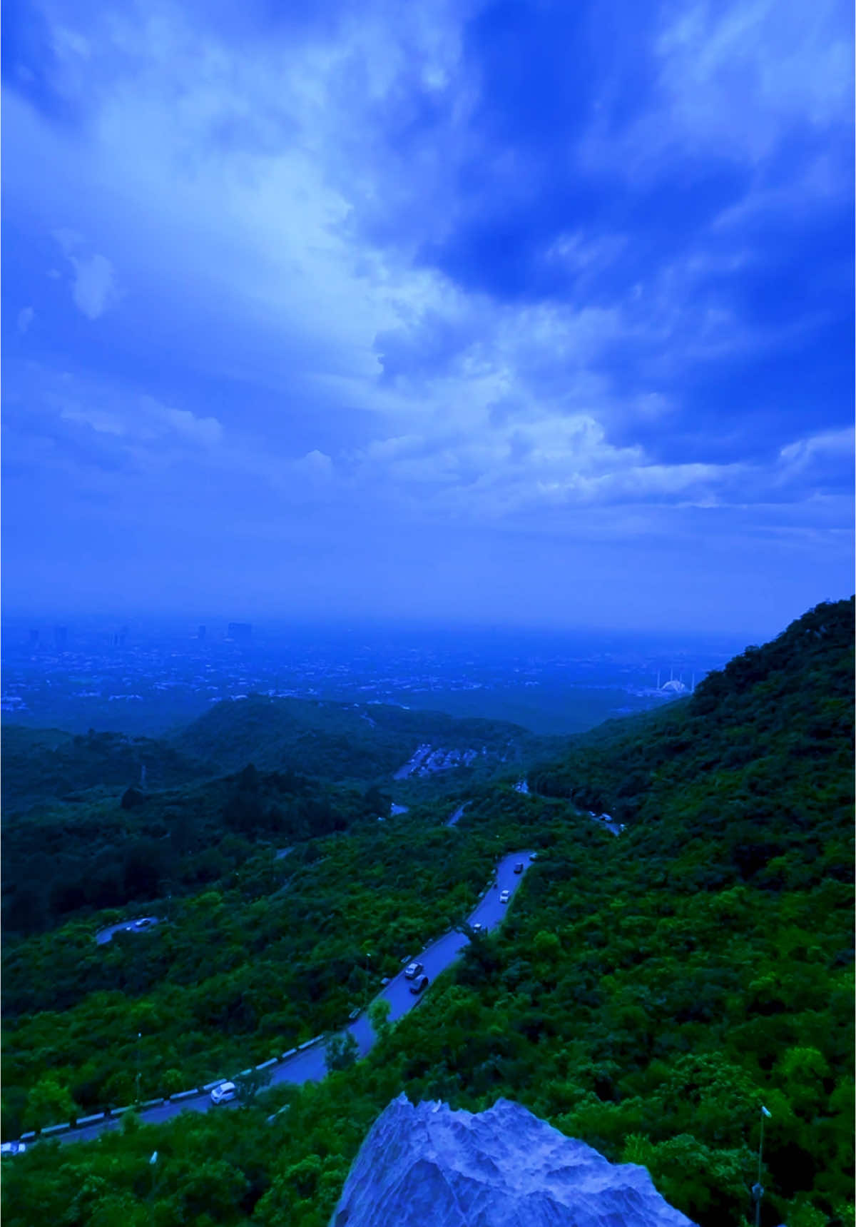 Margalla Hills Islamabad View Point.🌸❤️🥰🥀#foryou #fyp #foryoupage #unfrezzmyaccount #viralvideo #viral #islamabadview2 #tiktok #margallahills 