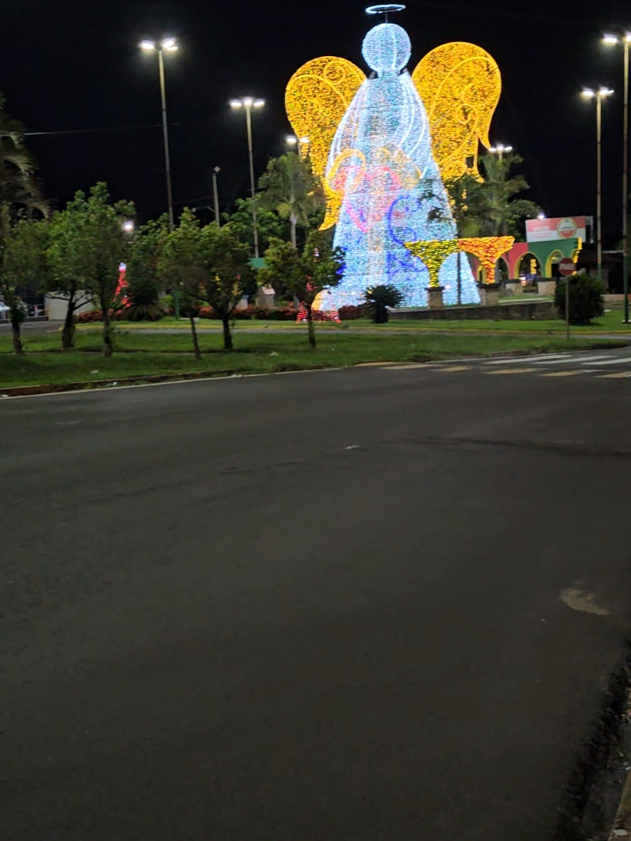 Some of the places I passed by this evening. Merry Christmas to  you friends! Wish you all good life and prosperity. God bless you always. Much love! #merrychristmas #christmaslights #beautiful #happychristmas #feliznatal #feliznavidad #parana #hohoho 