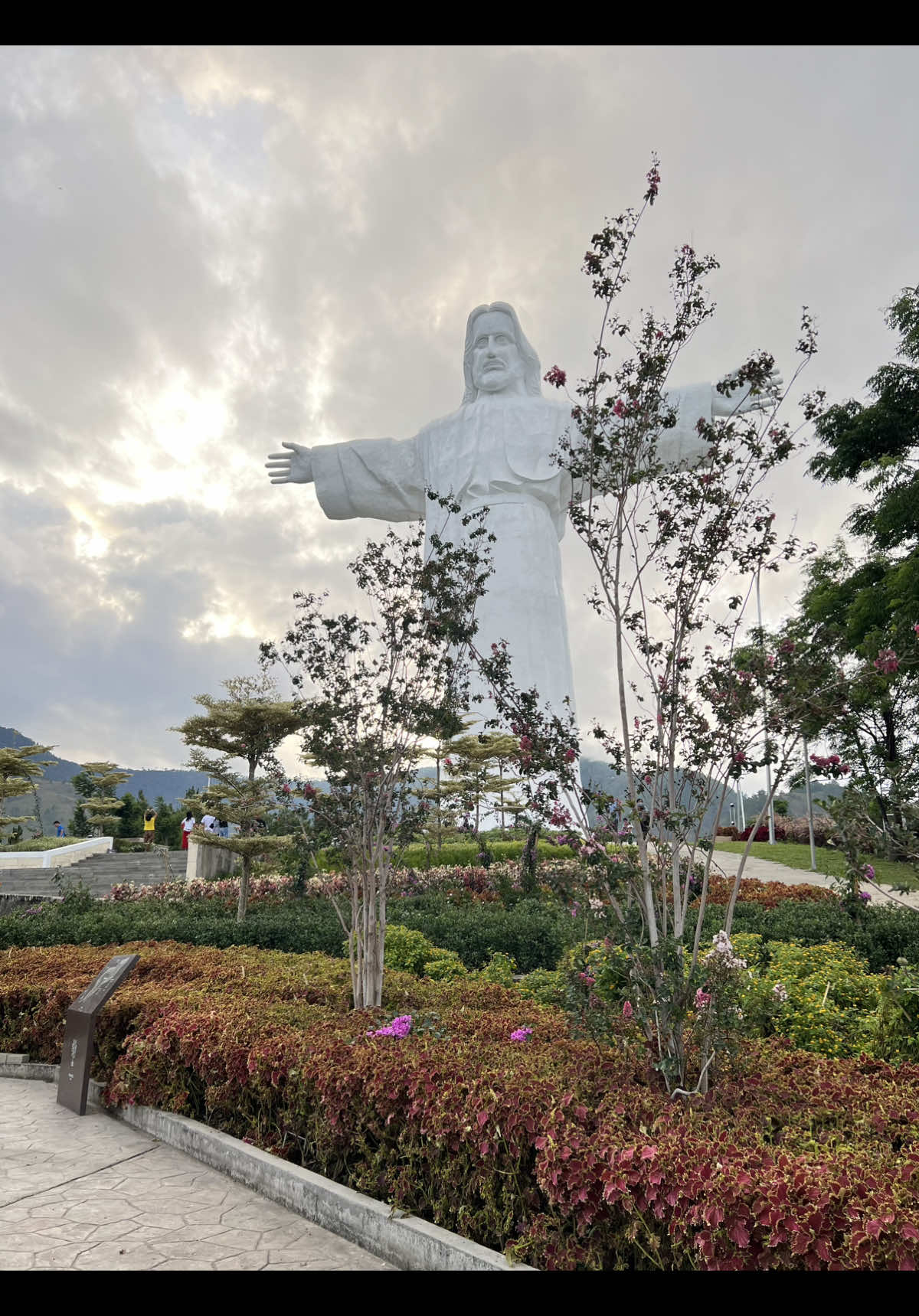 Selamat Datang di Patung Yesus Tertinggi di Dunia yang Berada di Sibeabea Samosir Danau Toba🕊️ Selamat Natal Untuk Semua,25 Desember 2024 #batakasia #sibeabea #merrychristmas #christiantiktok #christmas #samosir #foryou #patungyesus #wonderfullaketoba #samosirisland #wonderfulplaces #wisata #rohanikristen