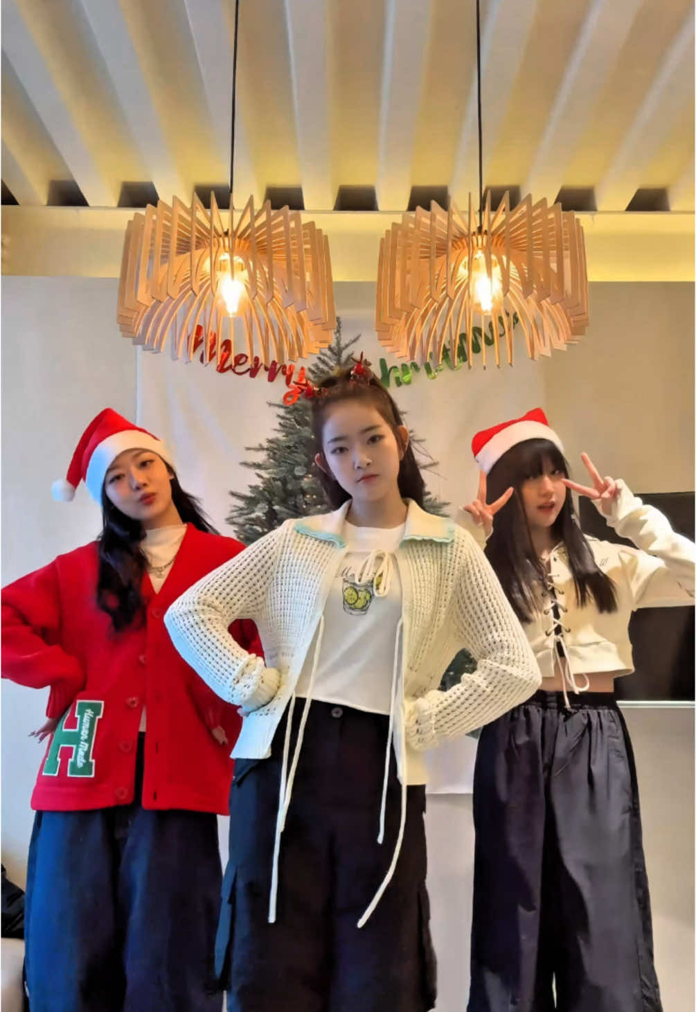 Jingle bell🔔 Jingle bell🎄Jingle bell rock🎁 #VVUP #비비업 #Kim #Paan #Suyeon #킴 #팬 #수연