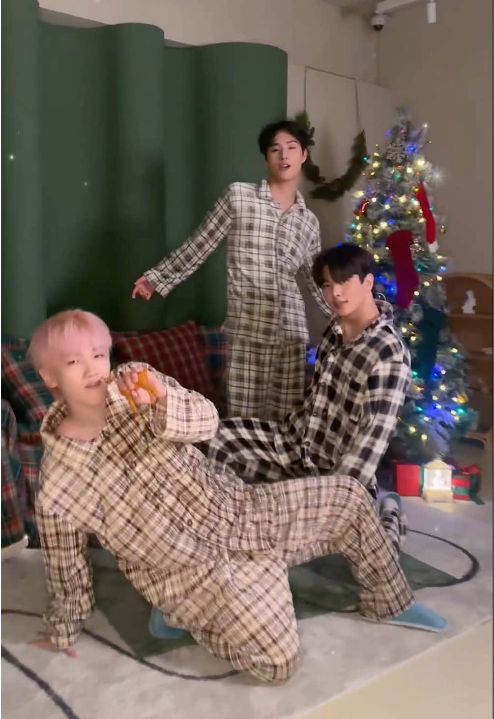 CHRISTMAS with BOAT☃ #ATBO #에이티비오 #류준민 #RyuJunmin #정승환 #JeongSeunghwan #김연규 #KimYeonkyu