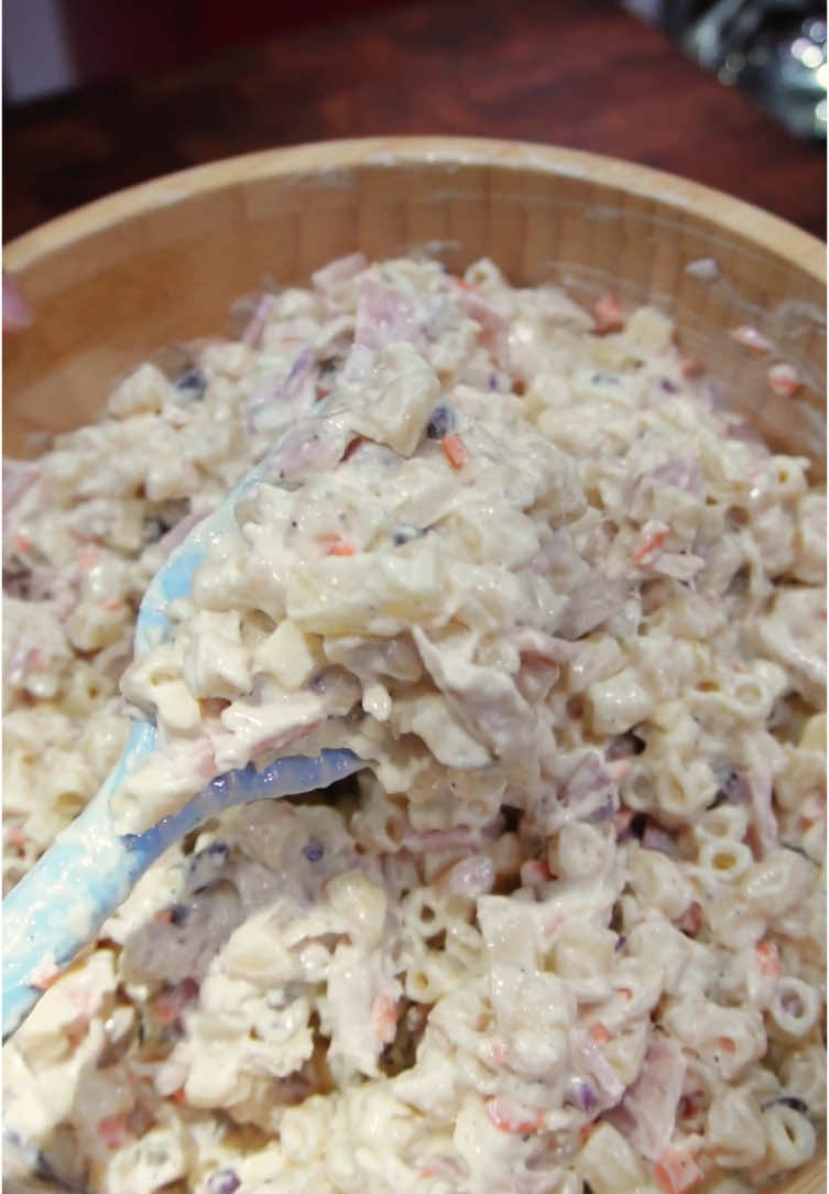 But of course…. Macaroni Salad!! Happy Holiday, everyone!  ✨  Ingredients: 500g macaroni pasta 1 pc Chicken breast 1 tsp salt 1 pc chicken broth cube 2 cups mayonnaise 1 tsp salt (to taste) 1 tsp black pepper (to taste) 2 tbsp white sugar (to taste) 1 pack sweet ham 1/2 cup sweet pickle relish 1 medium onion, diced 1/2 cup black raisins 1 cup processed cheese, diced 1 big can pineapple tidbits 2 cups carrots, finely diced 1 pack all purpose cream #macaronisalad #cooking #homemade #euniceloisss #Christmas #handaan #handaanideas #pastasalad 