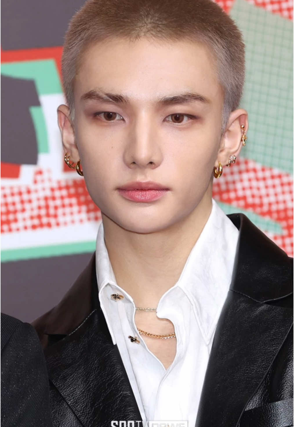 My hyunlix new hair!! Felix black hair, but HYUNJIN BUZZCUT was unexpected!!!! He so hot 😮‍💨😮‍💨😮‍💨 #hyunjin #felix #StrayKids #StrayKidsComeback #YouMakeStrayKidsStay #fyp #hyunlix #trendsetter #straykidsstay 