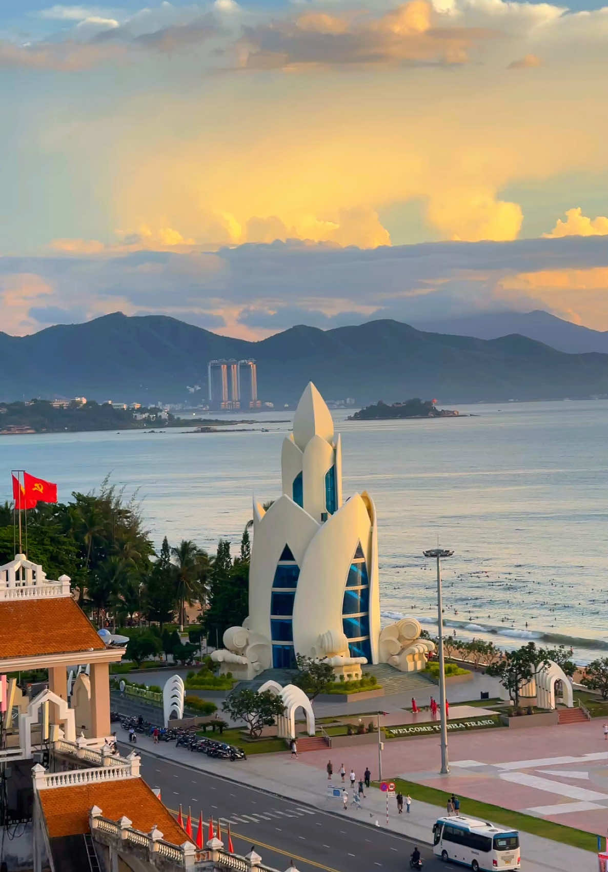 Nơi biển trời hòa quyện 🌅 Chỉ cần một lần đến Nha Trang, trái tim bạn sẽ thuộc về nơi này! ❤️✨ #NhaTrang #TravelGoals #Vietnam #BeachVibes #SunsetMagic #TravelVietnam #BeachLife #SunsetLovers #DiscoverVietnam #BeautifulDestinations #CoastalVibes #SeaEscape #NatureLovers #SunsetPhotography #BeachVacation #TropicalParadise #ExploreVietnam 