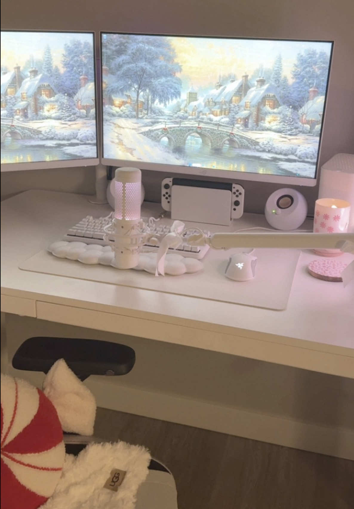 Merry Christmas 🤍 🦌🛷 ⊹˚꙳⁺⋆₊･*❅ #whitedesksetup #desksetup #pcsetup #whitepc #desksetupideas #GamerGirl #girldesksetup #whitesetup #aestheticdesksetup #cozydesksetup #whitepcsetup #desksetupinspo #cozygamingcommunity #whitepcsetup #girlpcsetup 