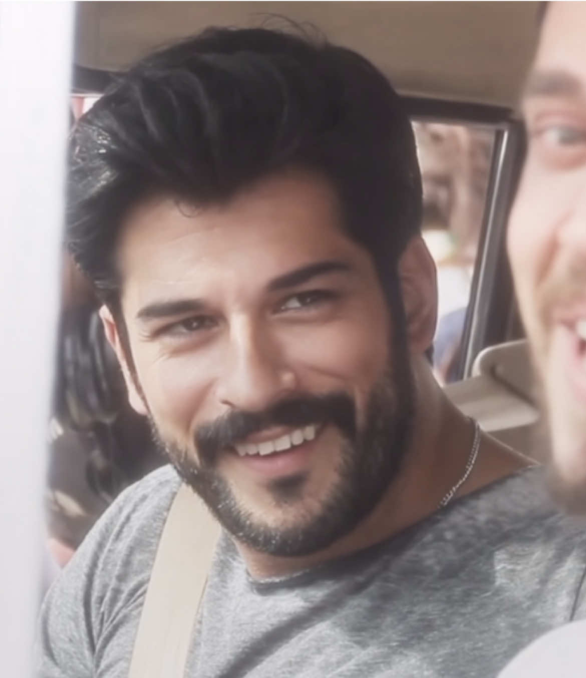 متخيلين هالحلو صار اربعيني❣️#burakozcivit #iyiki 