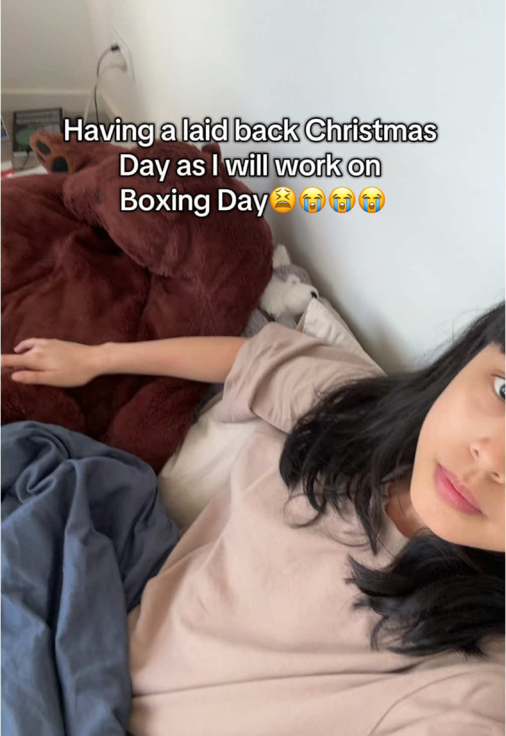 I am having a slow Christmas Day in Melbourne😤 I need to get my soul ready for Boxing Day tomorrow🤯🤯 I will start at 6 AM and finish at 9 PM🙁 Yes I will work both of my jobs (ft & casual) and yes I will get public holiday rates🥸💰 tbh this is my one and only motivation to force my butt out of bed tomorrow morning🤪 #workinginretail #boxingday #liveinmelbourne 