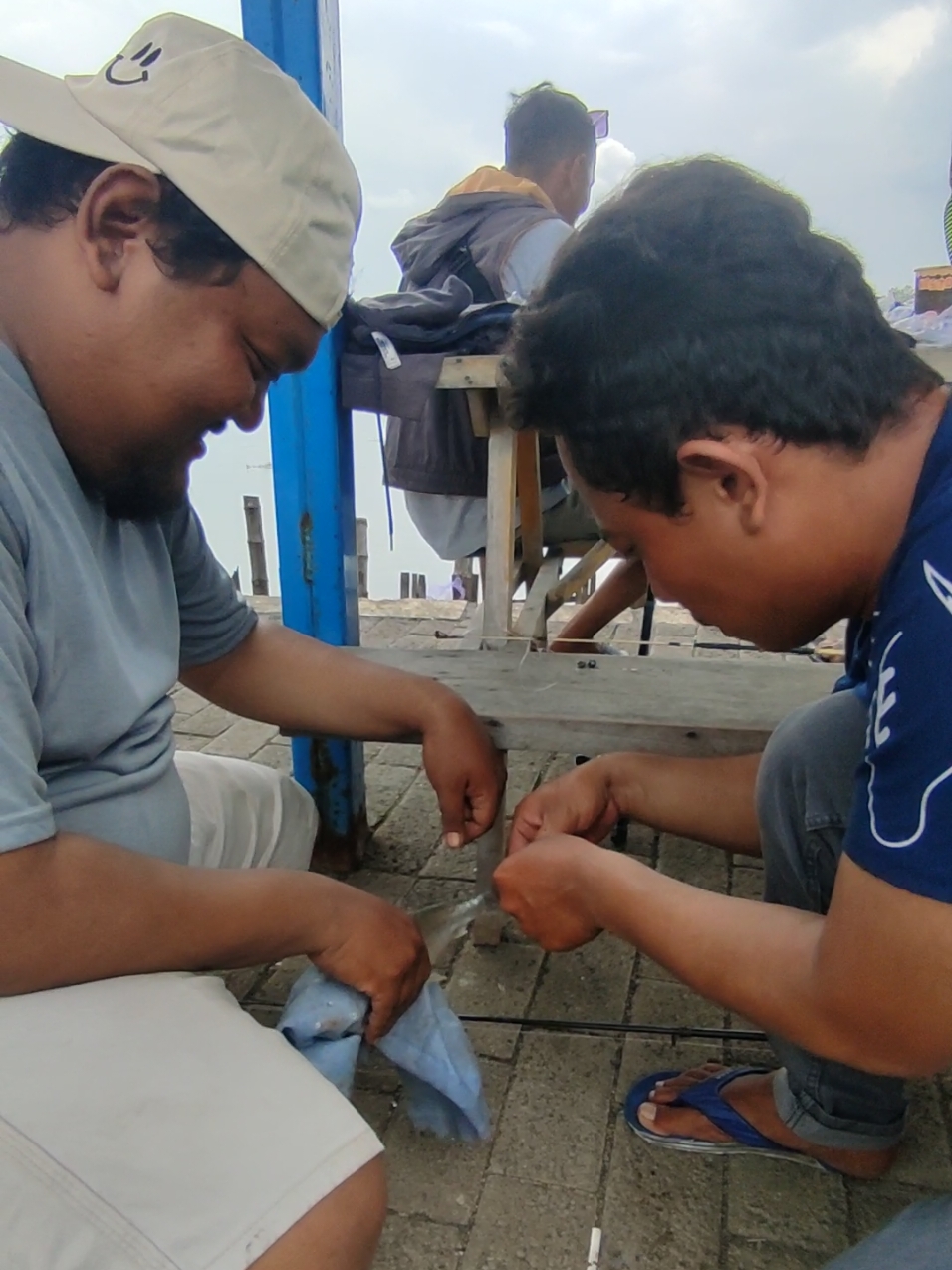 Suasana Natal 25 Desember 2024. #kulinersurabaya #bandengcabutduri #yukmancing #bandengmaster #jelajahkuliner #wisatasurabaya #wisatasidoarjo #rahayusumberrejeki #agungrahayufishing #mancing #mancingbandeng #mancingmaniamantap #sobatangler #kulinersidoarjo 