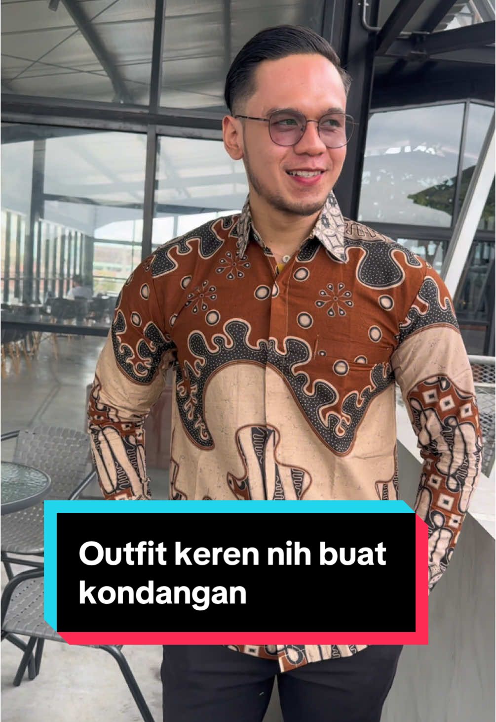 Outfit keren nih buat kondangan.. #wibgajian #yearendsale #batikluhuradiputra #batikkondangan #affiliate #batikoutfitchallenge #batikpria #batikmewah #voucherdiskon #livebatik 